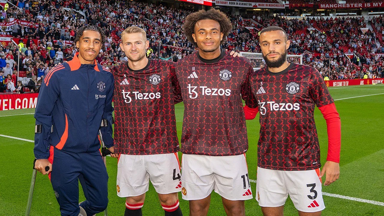 تفاصيل واقعة طريفة جمعت نصير مزراوي وأحد نجوم مانشستر يونايتد خلف الكواليس